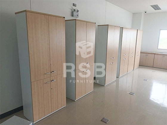 จัดส่งเรียบร้อยตู้เอกสารสูง 5 ชั้นบานเปิดบนล่าง สีบีชสลับตัดกับสีขาว